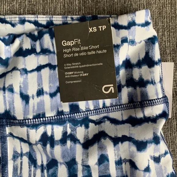 Gap Fit Biker Shorts - Picture 2 of 4